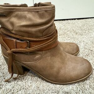 Roxy Women's Tan Ankle Boots